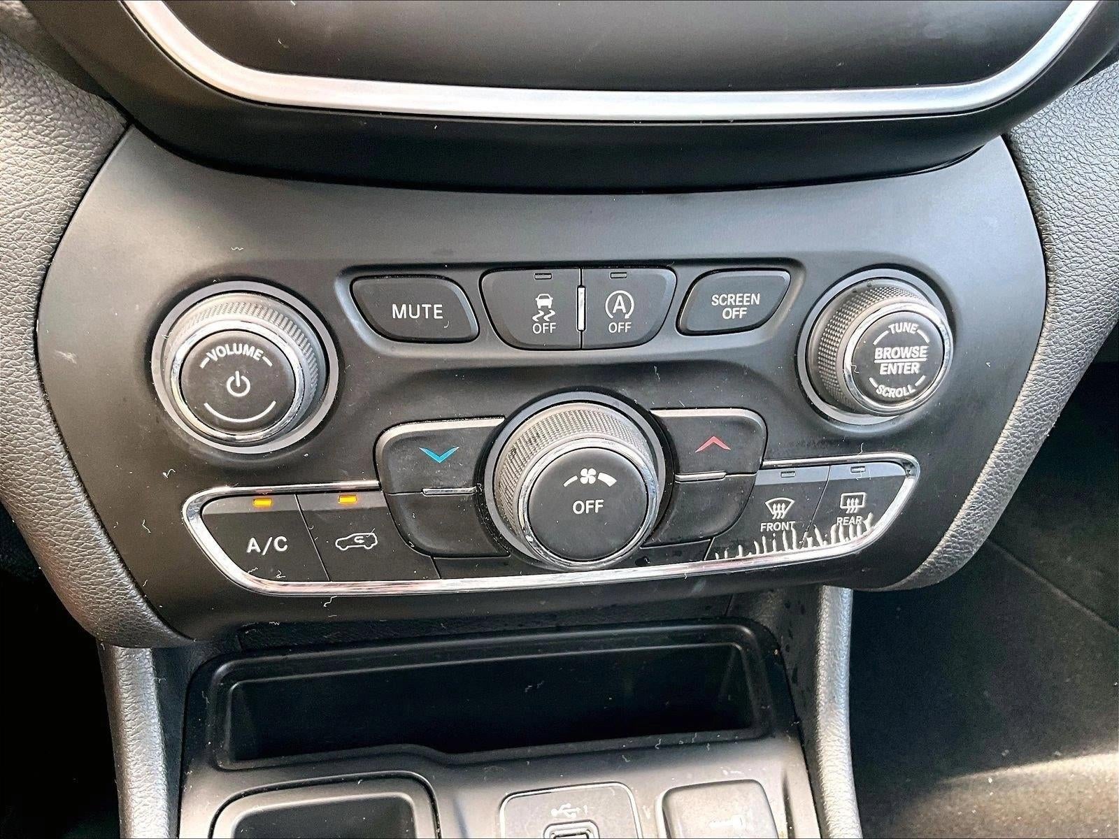 2019 Jeep CHER LATITUDE PLUS
