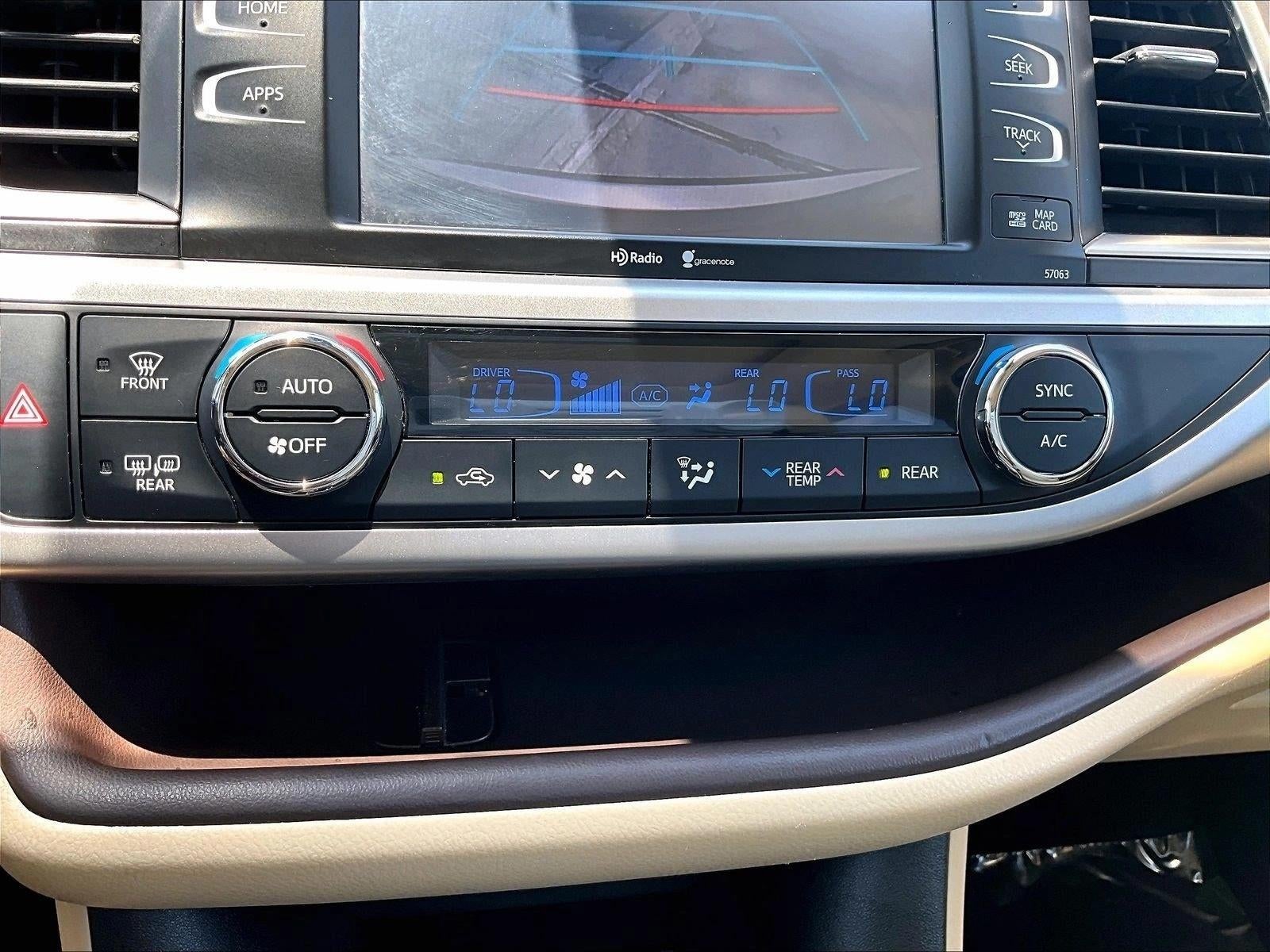 2019 Toyota Highlander SE