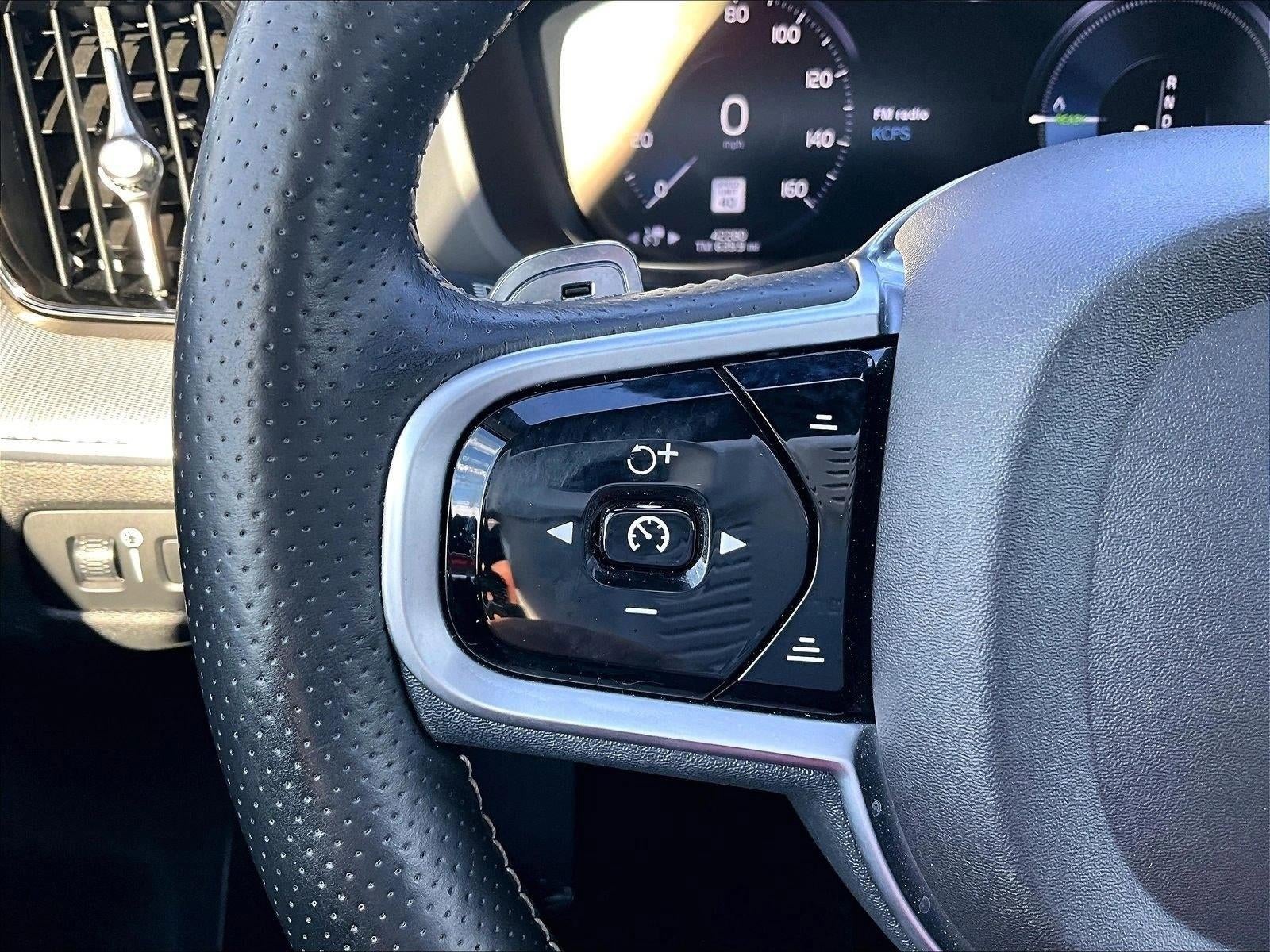 2019 Volvo XC60 R-Design