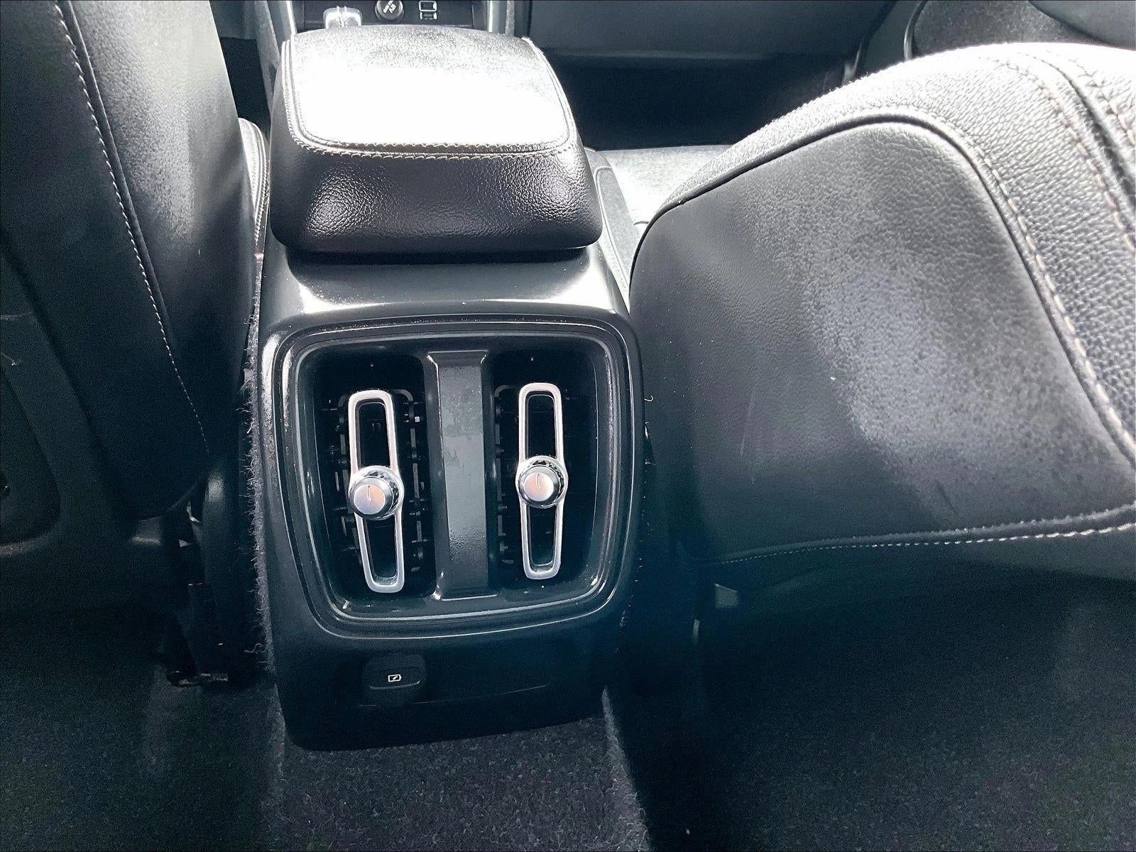 2021 Volvo XC40 Momentum