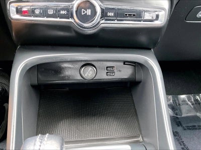 2021 Volvo XC40 Momentum