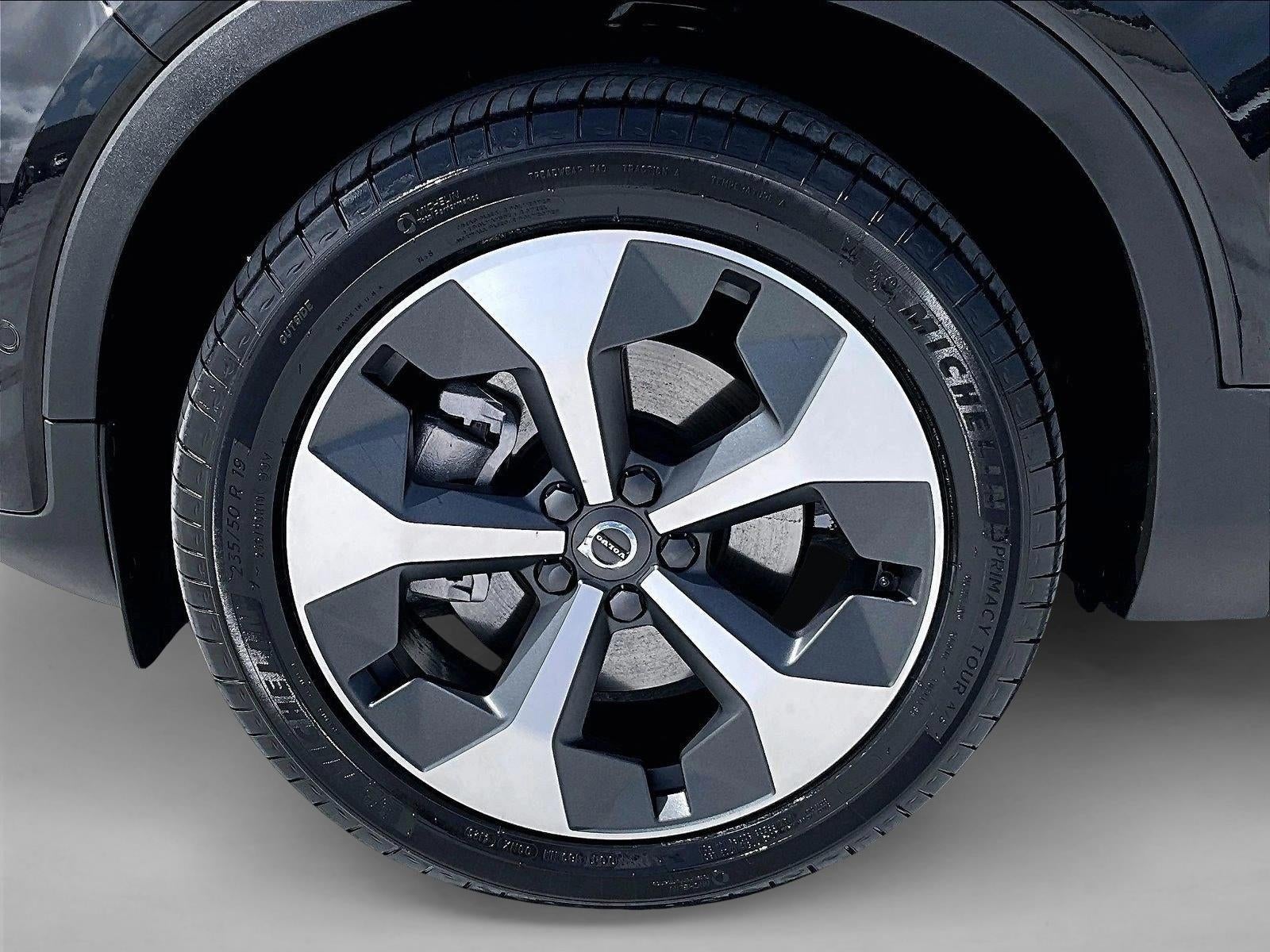 2024 Volvo XC40 Plus Dark Theme