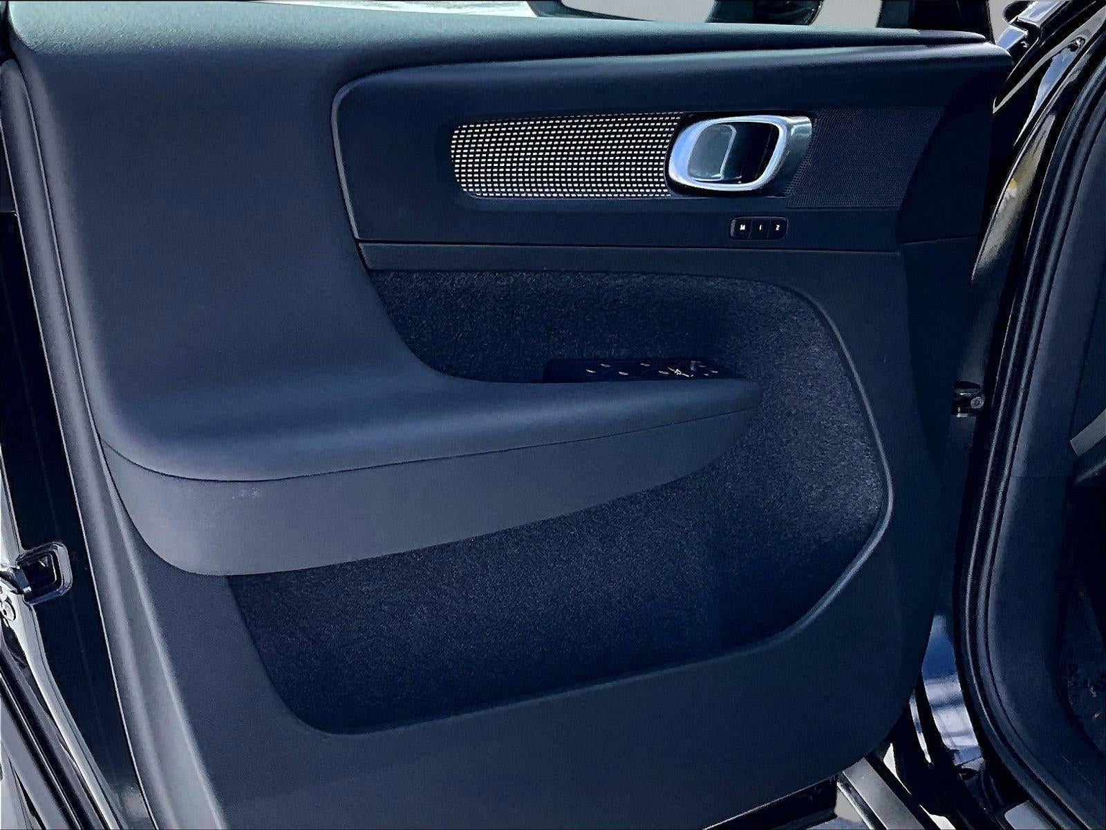 2024 Volvo XC40 Plus Dark Theme