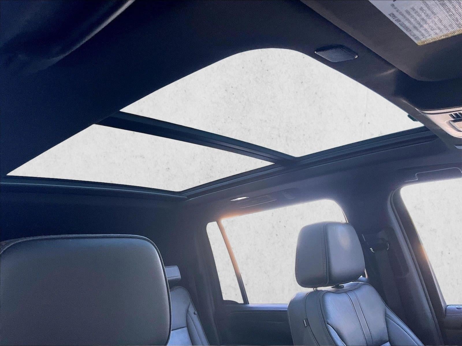 2023 Chevrolet Suburban RST - Photo 17