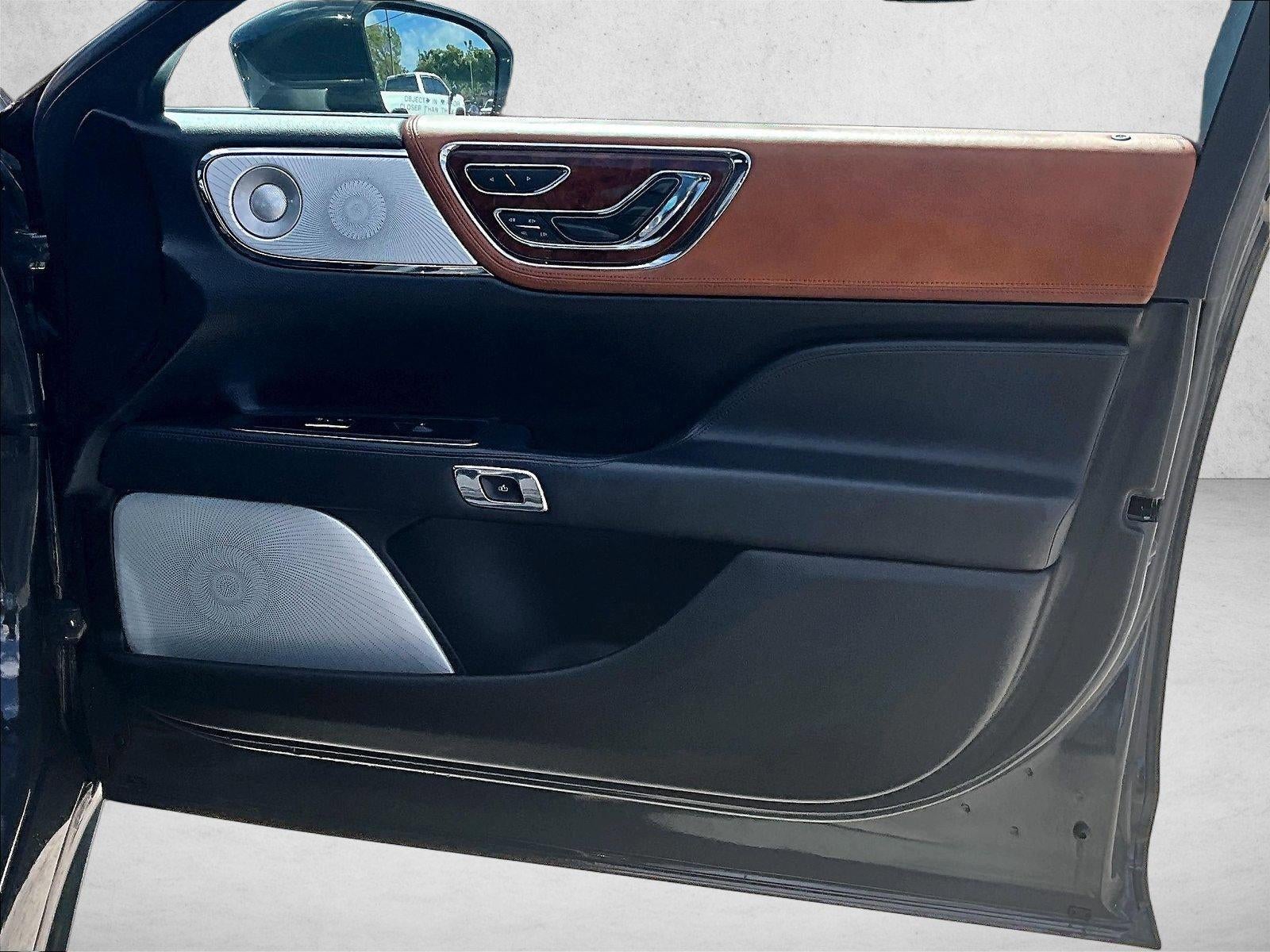 2017 Lincoln Continental Black Label