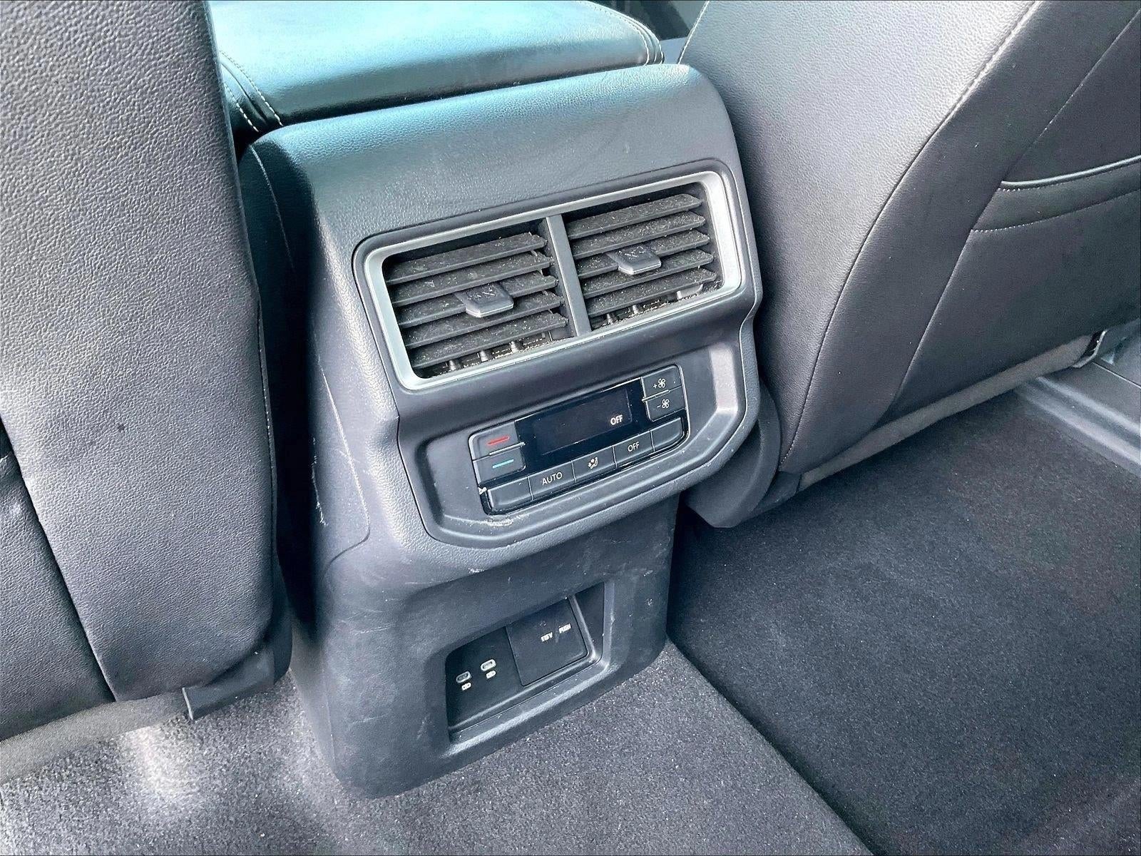 2024 Volkswagen Atlas SE w/Tech - Photo 25