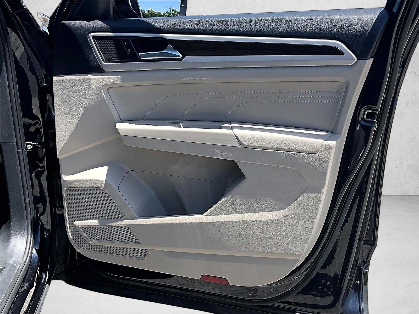 2023 Volkswagen Atlas SE w/Tech - Photo 18
