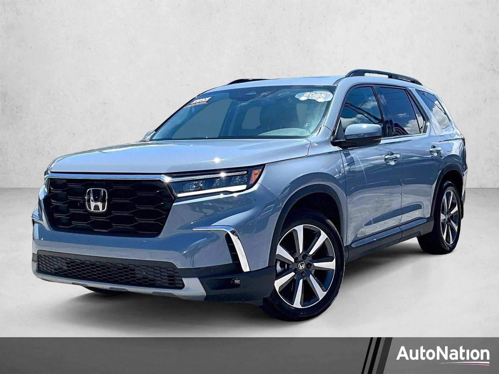 2025 Honda Pilot Touring 2WD's photo