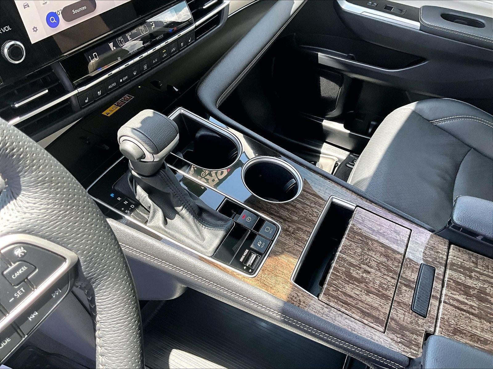 2025 Toyota Sienna Platinum