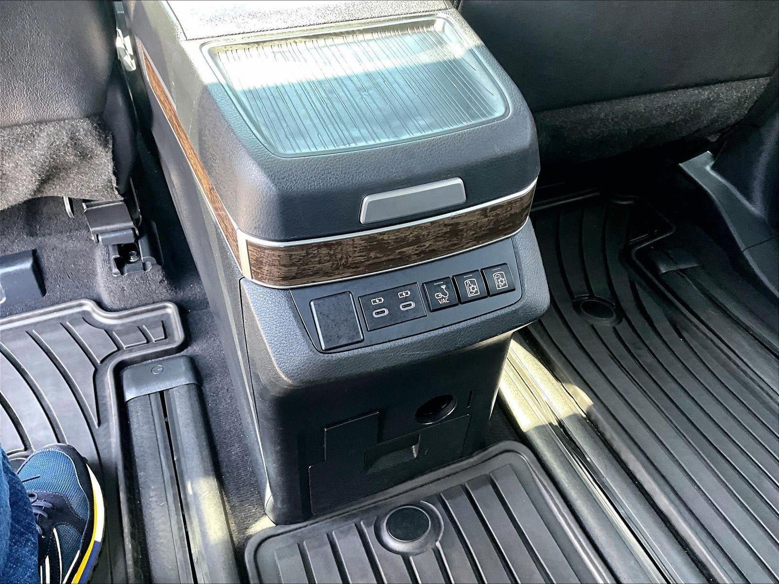 2025 Toyota Sienna Platinum