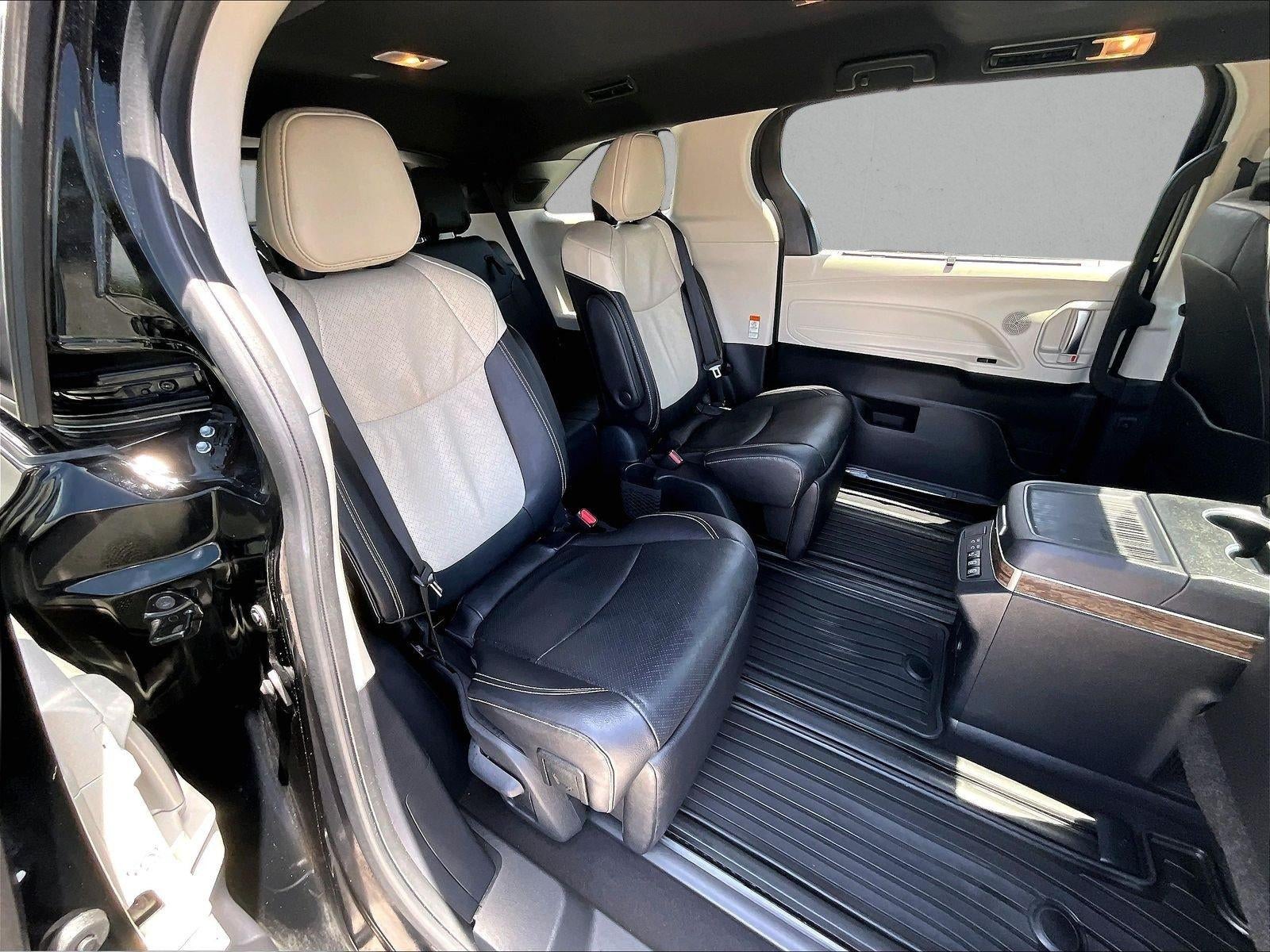2025 Toyota Sienna Platinum