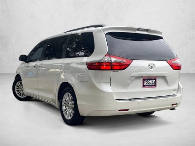 2017 Toyota Sienna XLE Auto Access Seat