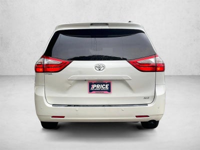 2017 Toyota Sienna XLE Auto Access Seat