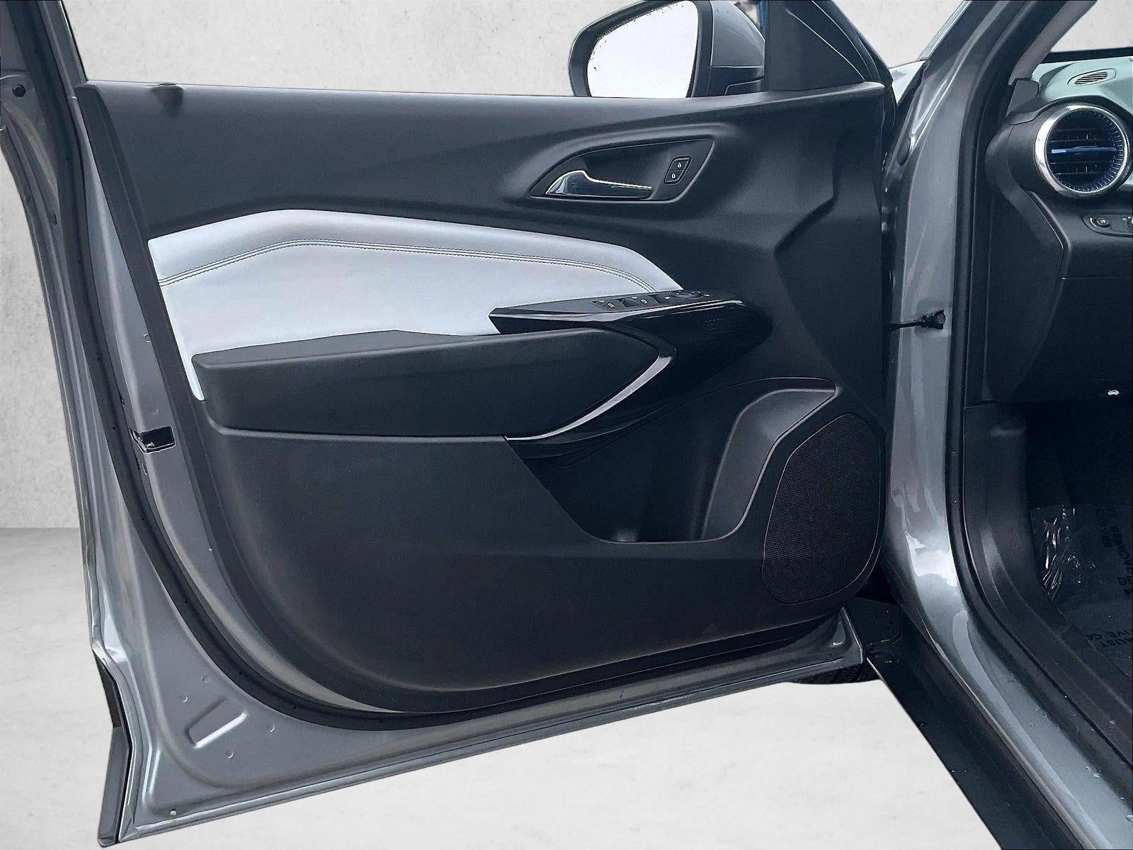 2025 Chevrolet Trax LT - Photo 18