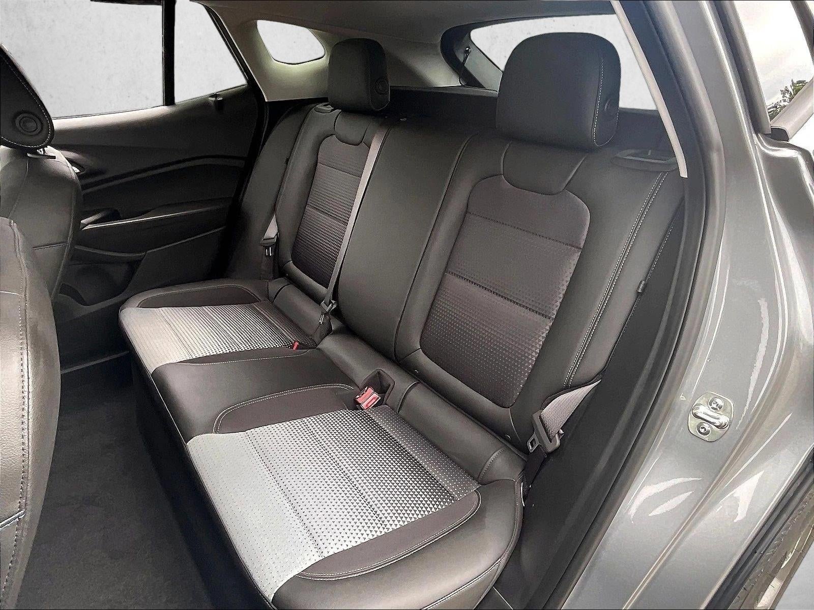 2025 Chevrolet Trax LT - Photo 27