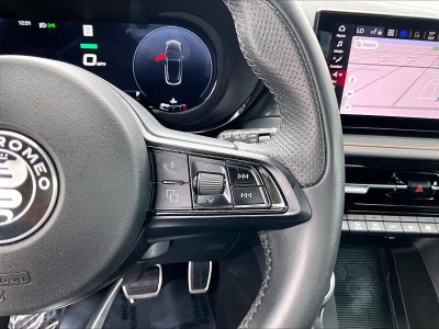 2025 Alfa Romeo Tonale Base