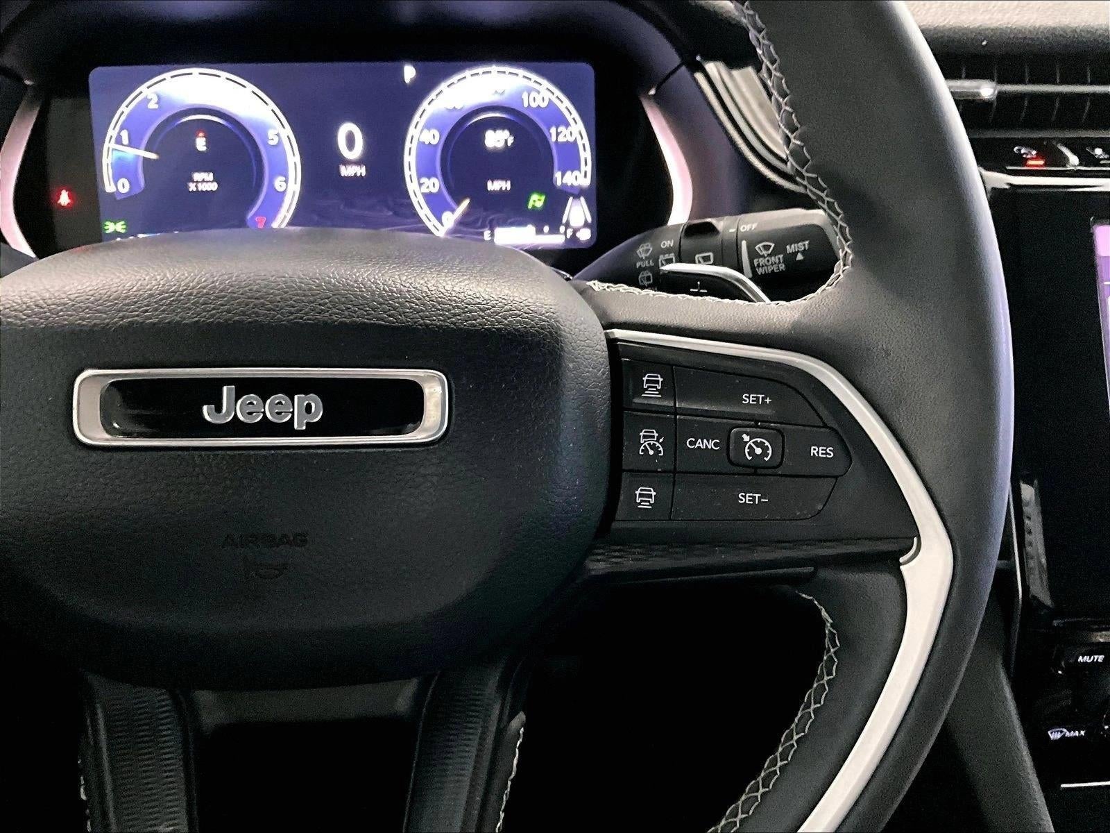 2023 Jeep Grand Cherokee Laredo 4x2