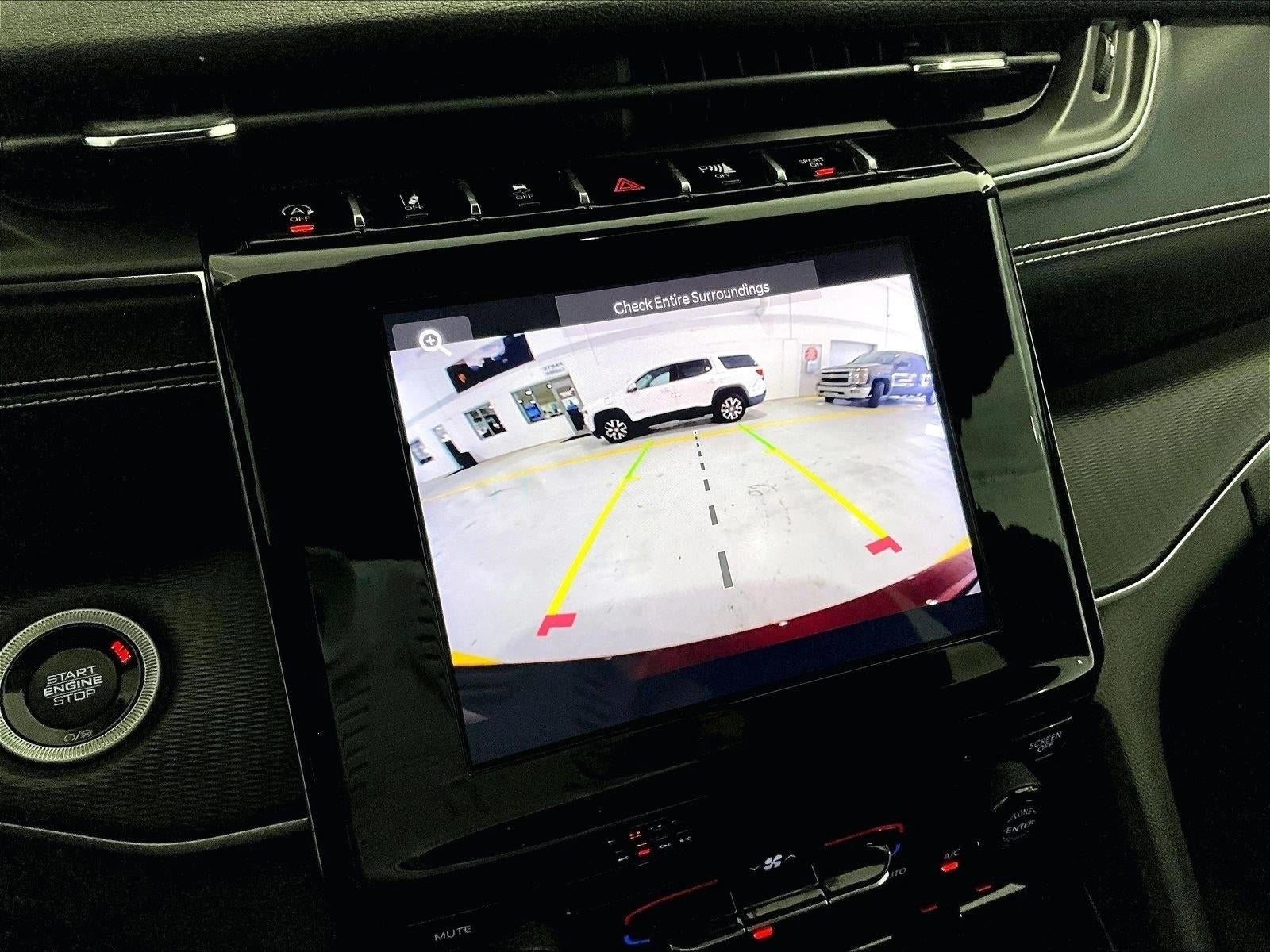 2023 Jeep Grand Cherokee Laredo 4x2