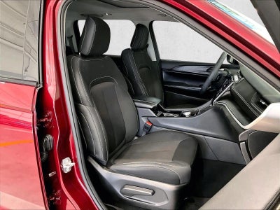 2023 Jeep Grand Cherokee Laredo 4x2