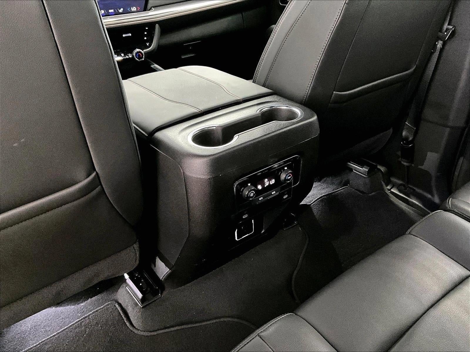 2025 Chevrolet Suburban RST
