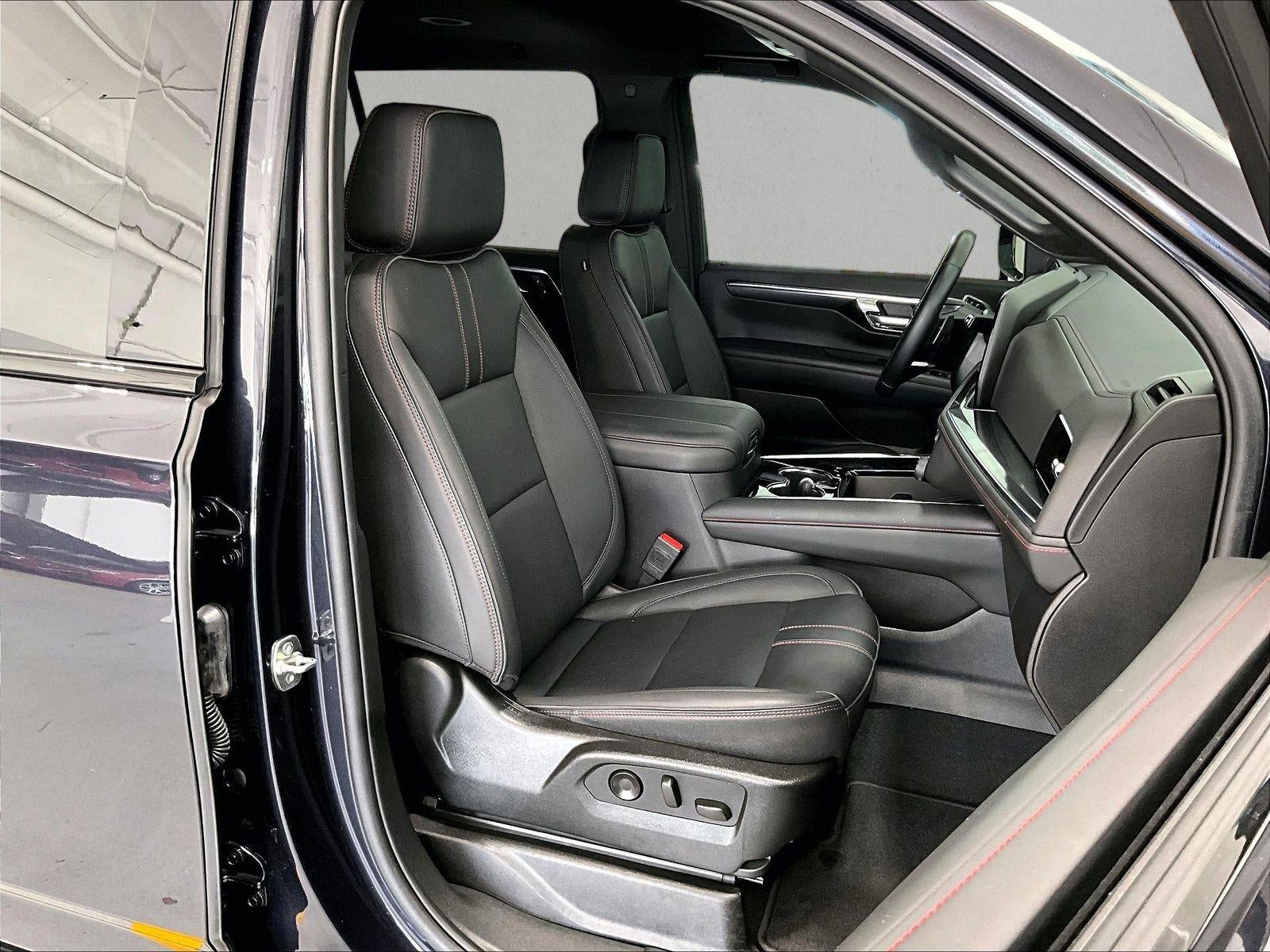 2025 Chevrolet Suburban RST