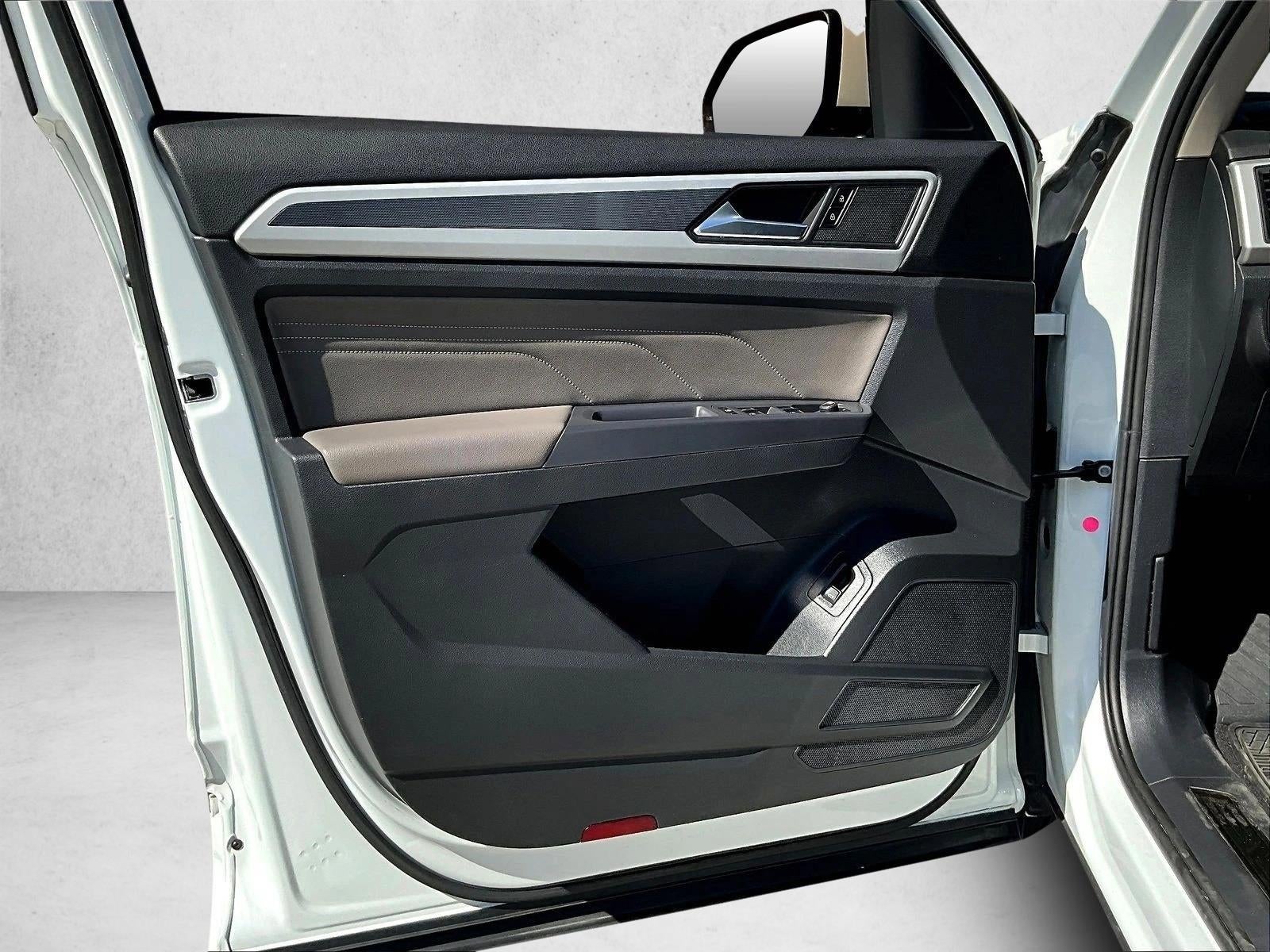 2021 Volkswagen Atlas 3.6L V6 SE w/Technology R-Line