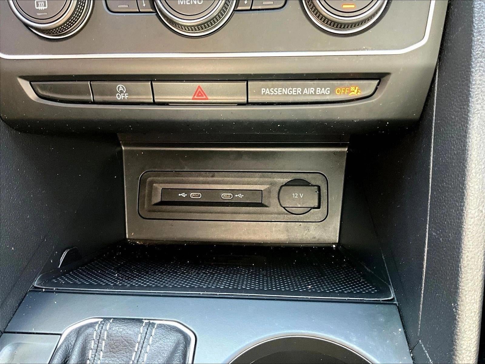 2021 Volkswagen Atlas 3.6L V6 SE w/Technology R-Line