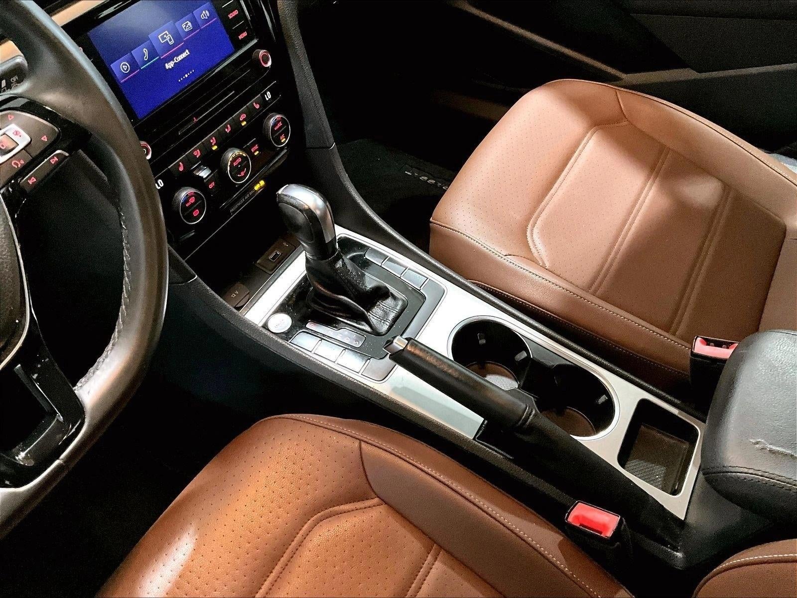 2022 Volkswagen Passat 2.0T SE
