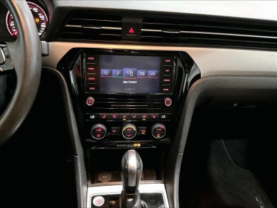 2022 Volkswagen Passat 2.0T SE