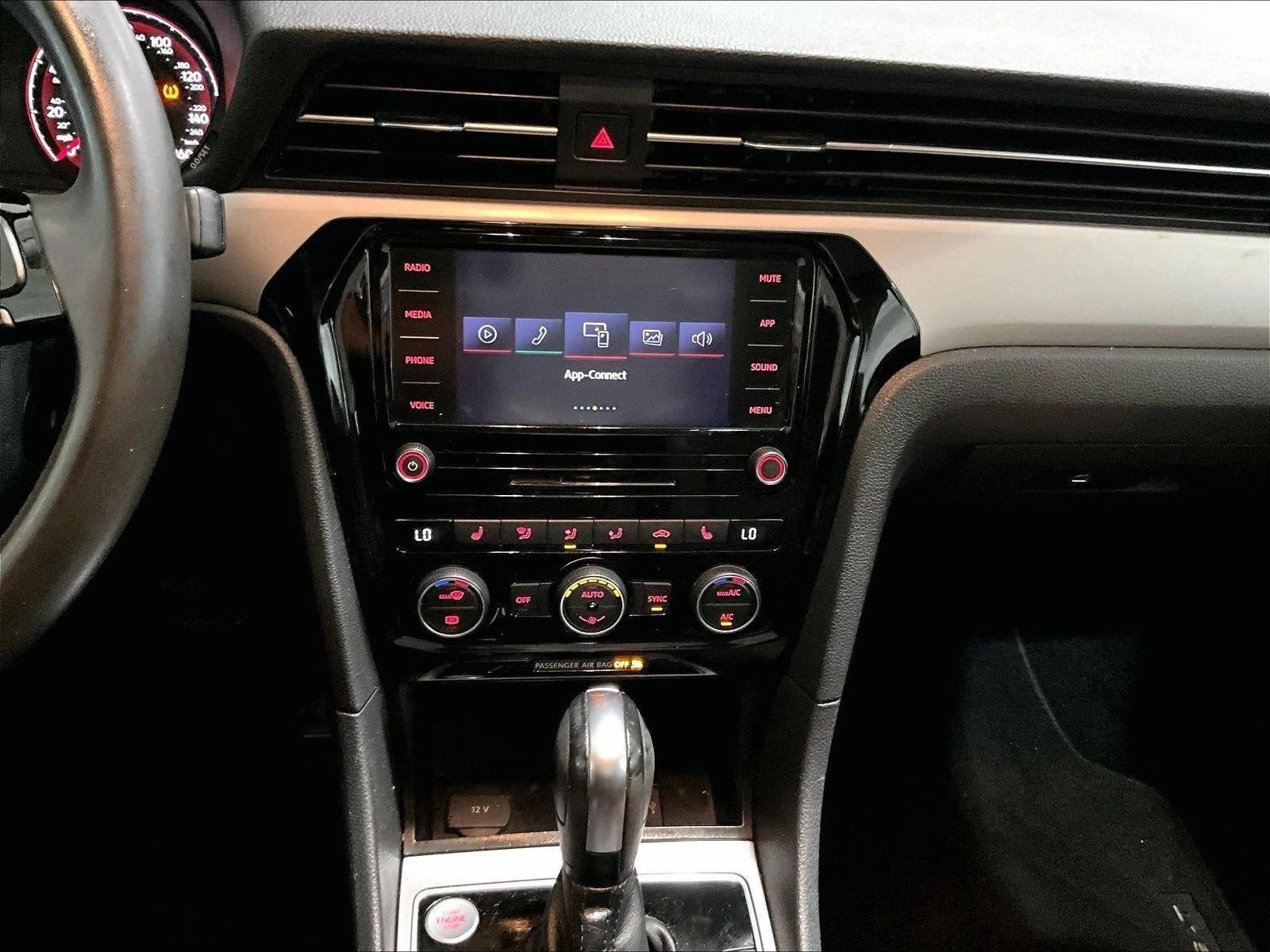 2022 Volkswagen Passat 2.0T SE