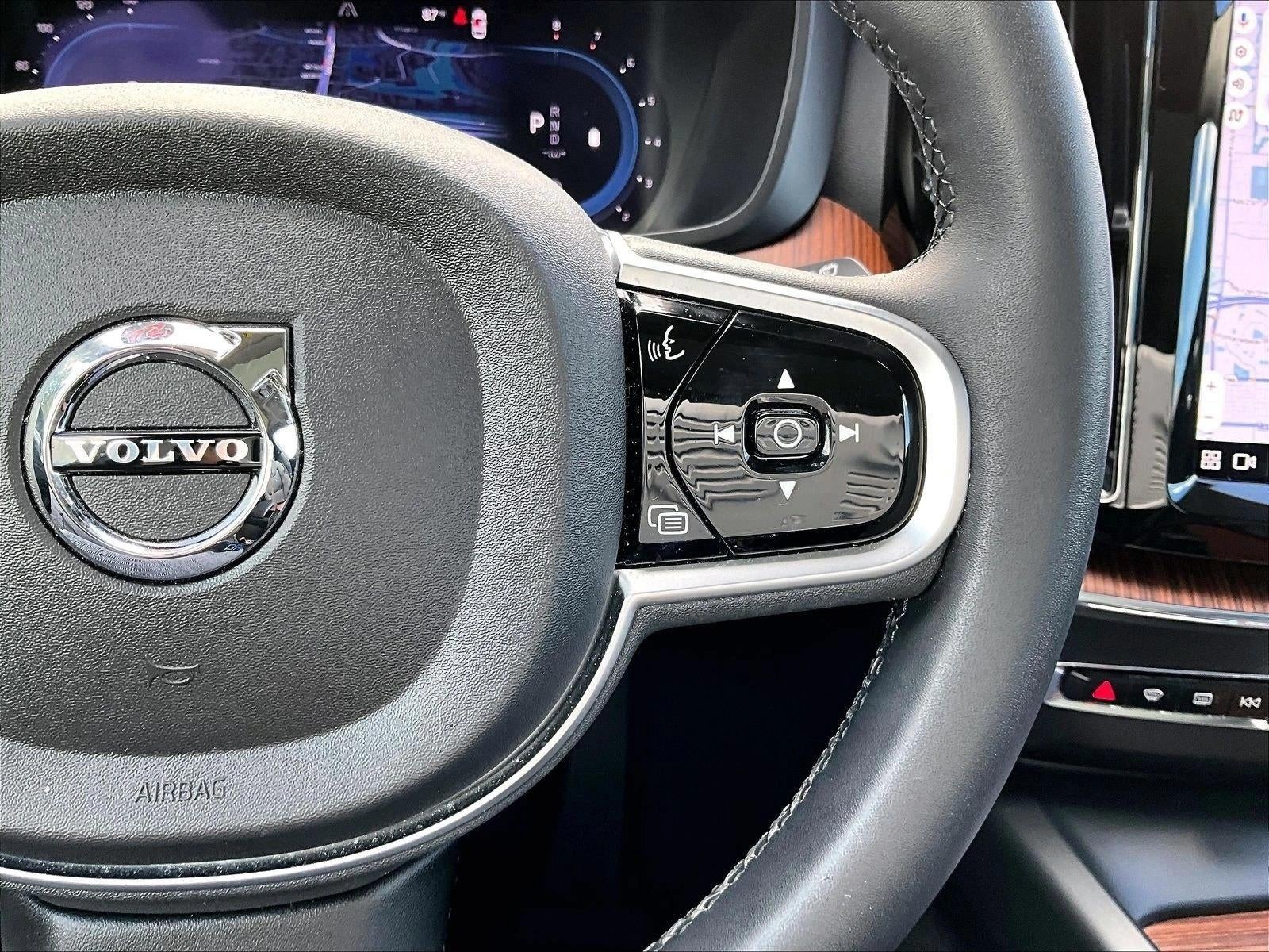 2024 Volvo XC60 Plus Dark Theme