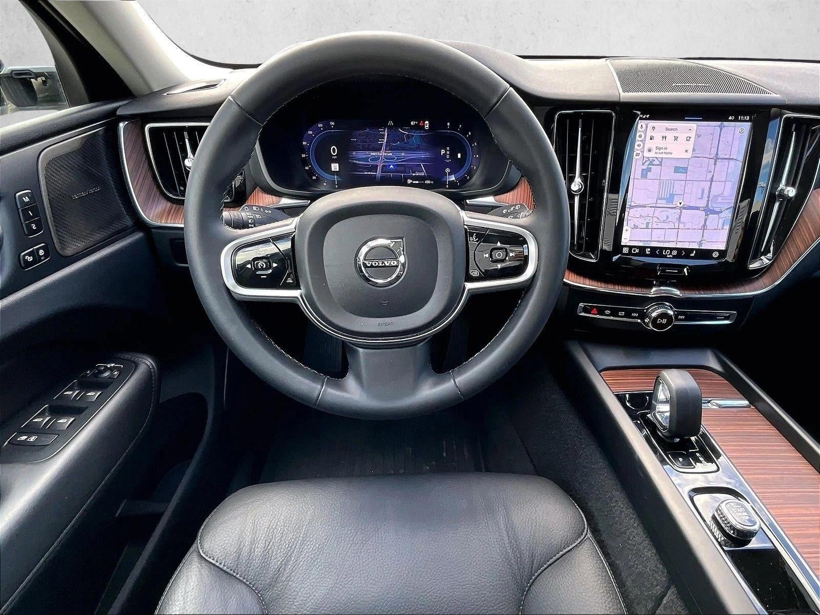 2024 Volvo XC60 Plus Dark Theme