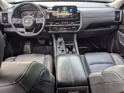 2022 Nissan Pathfinder SL