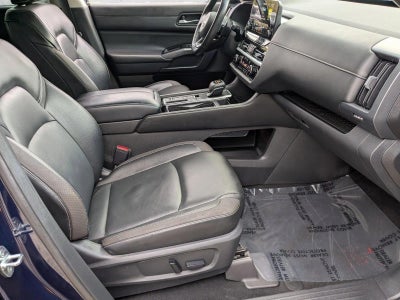 2022 Nissan Pathfinder SL