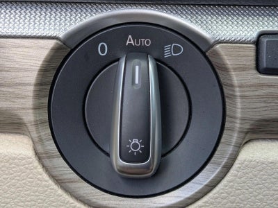 2016 Volkswagen Passat 1.8T SE