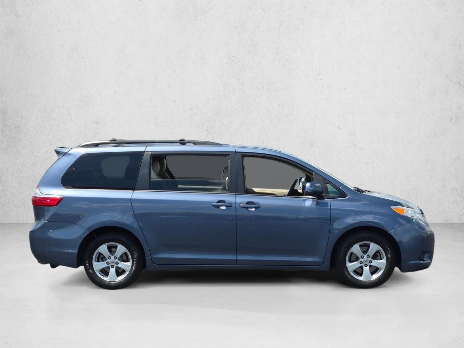 2016 Toyota Sienna LE 8 Passenger