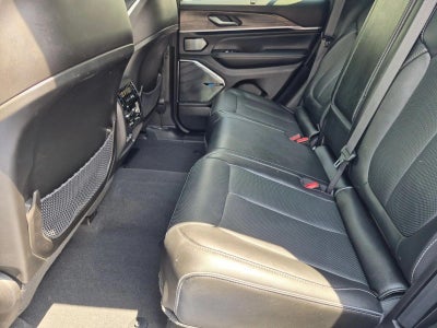 2023 Jeep Grand Cherokee Overland 4x2
