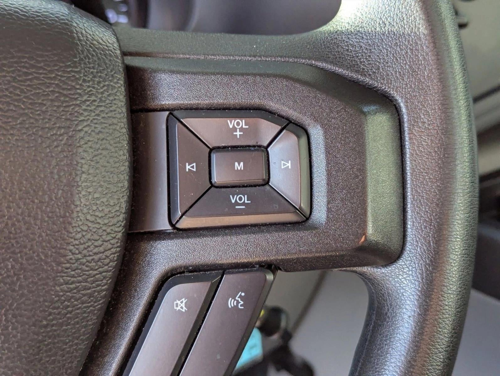 2022 Ford E-Series Cutaway Base