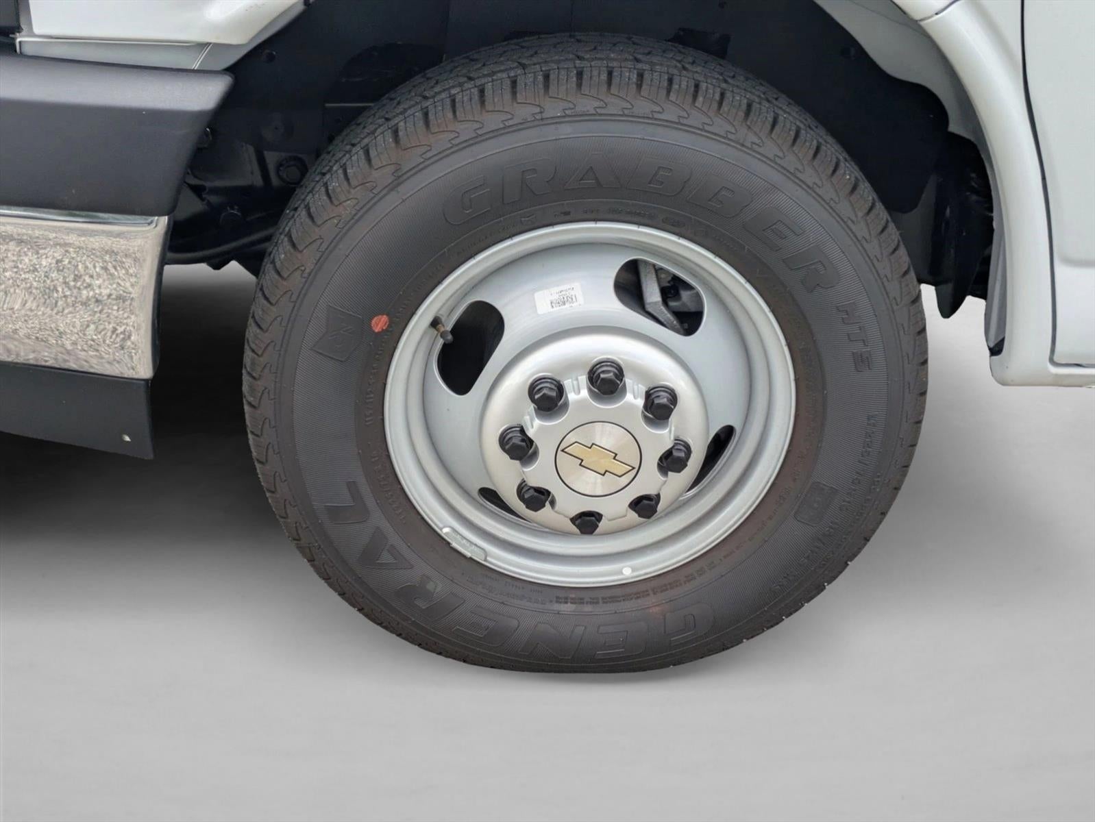 2025 Chevrolet Express Cutaway 3500 Base