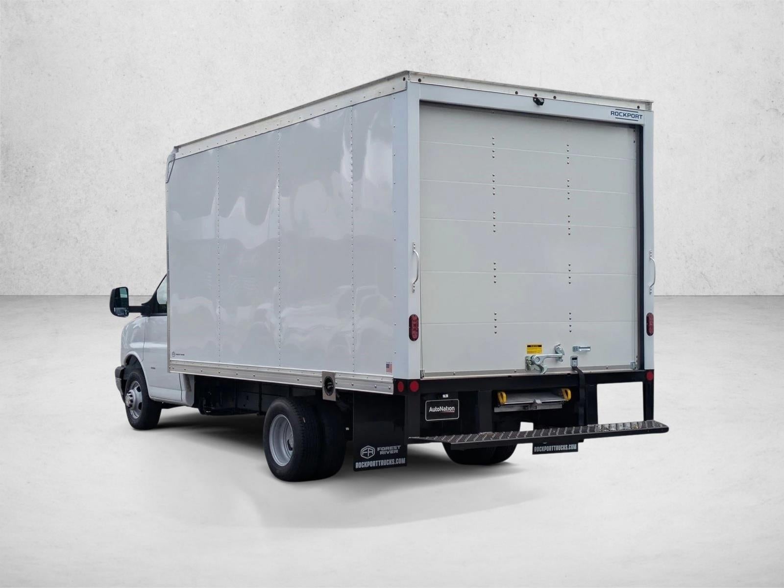 2025 Chevrolet Express Cutaway 3500 Base