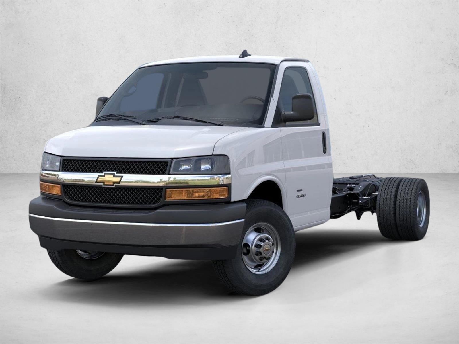 2025 Chevrolet Express Cutaway 3500 Base