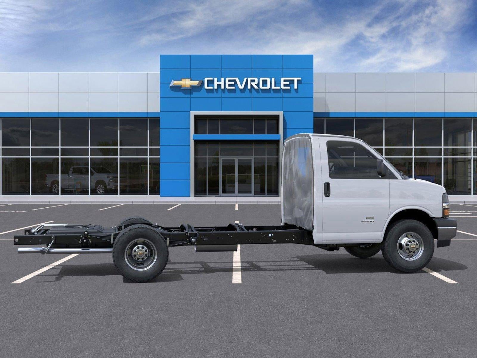 2025 Chevrolet Express Cutaway 3500 Base