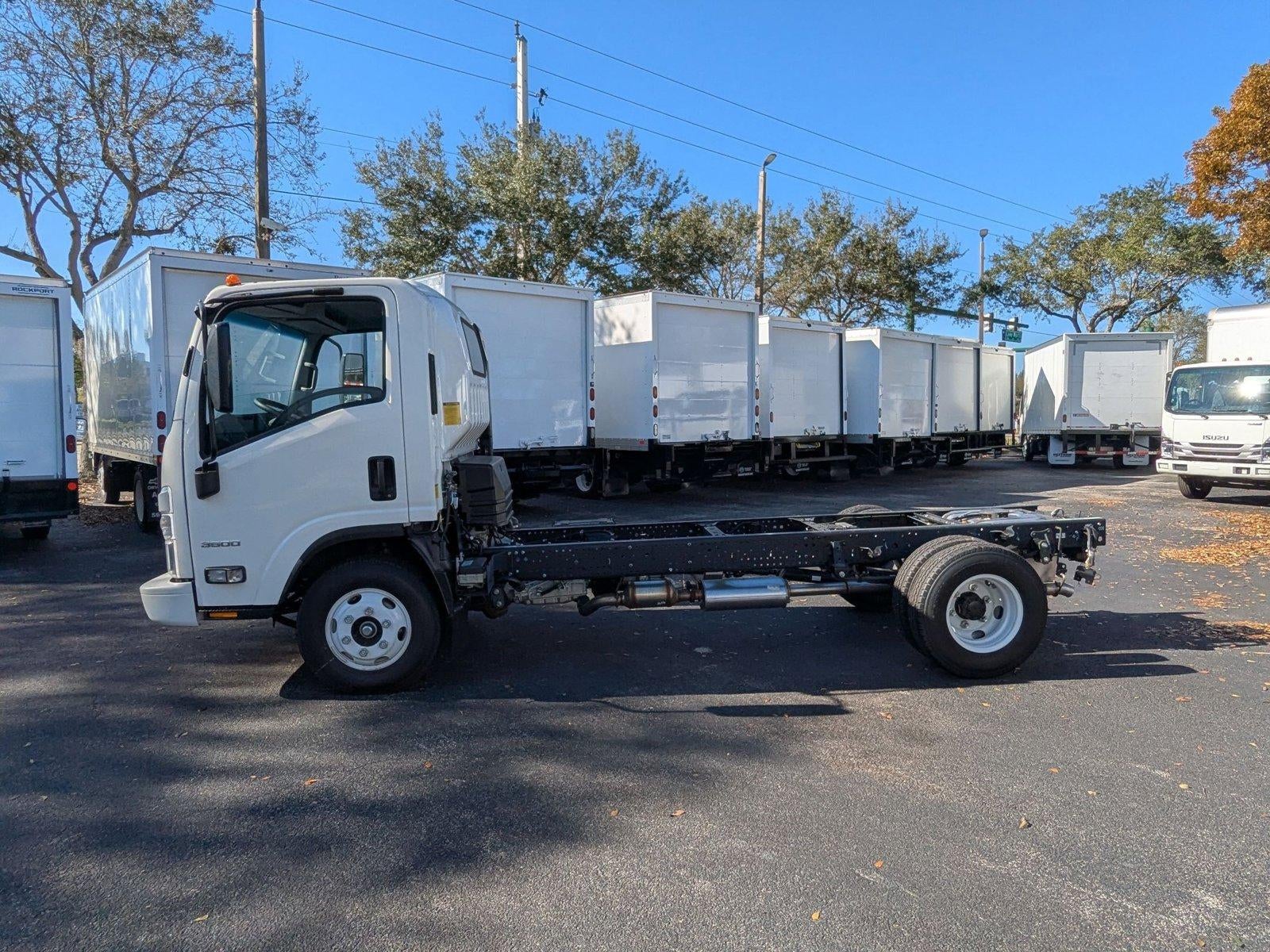 2025 Chevrolet Low Cab Forward 3500 HG 1WT