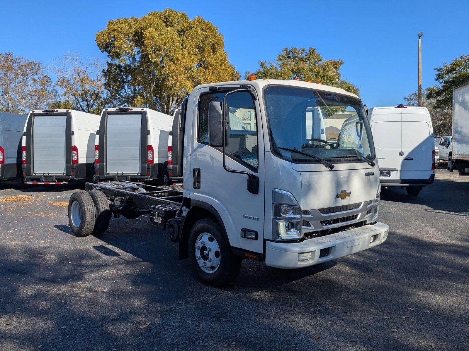 2025 Chevrolet Low Cab Forward 3500 HG 1WT