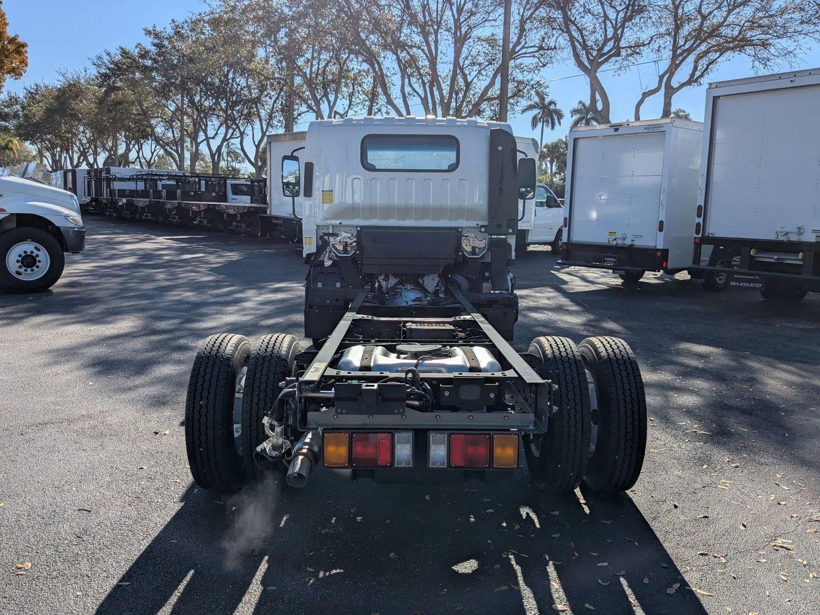 2025 Chevrolet Low Cab Forward 3500 HG 1WT