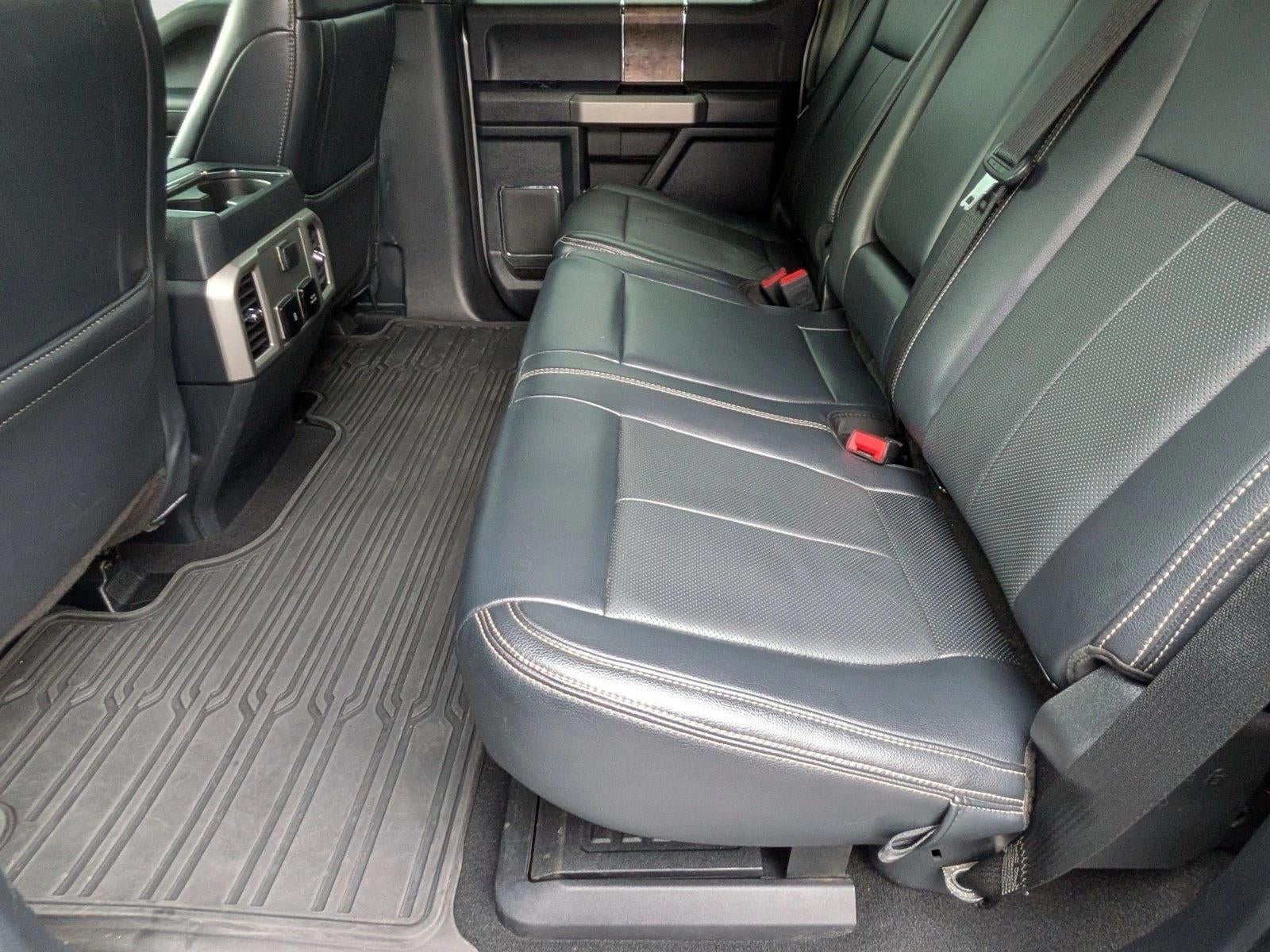 2022 Ford Super Duty F-350 DRW LARIAT 4WD Crew Cab 8' Box