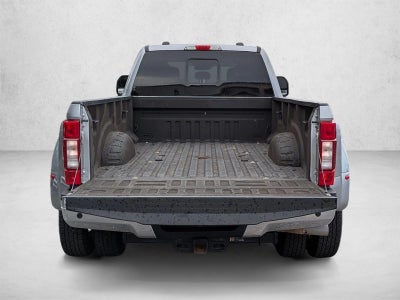2022 Ford Super Duty F-350 DRW LARIAT 4WD Crew Cab 8' Box