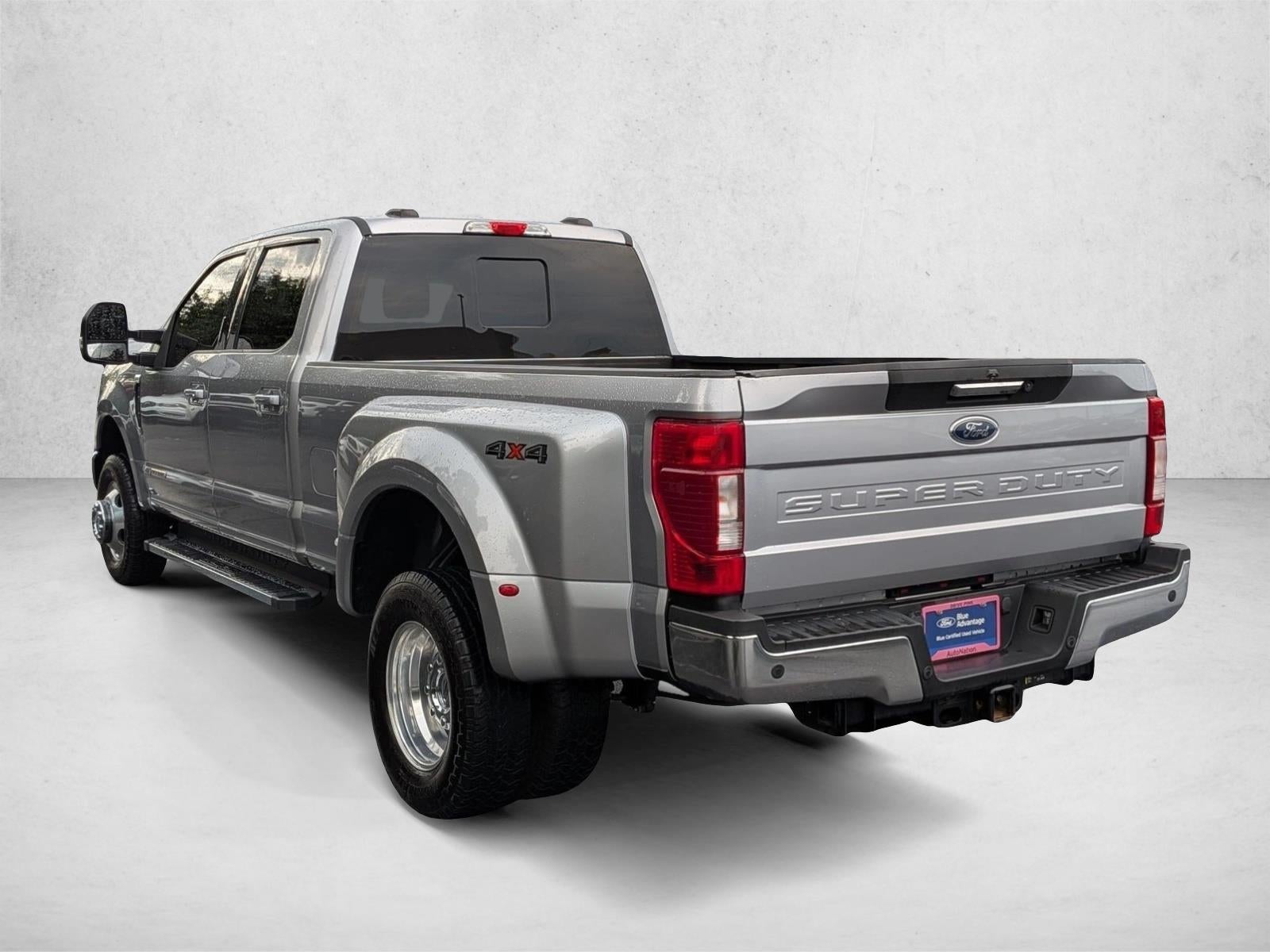 2022 Ford Super Duty F-350 DRW LARIAT 4WD Crew Cab 8' Box