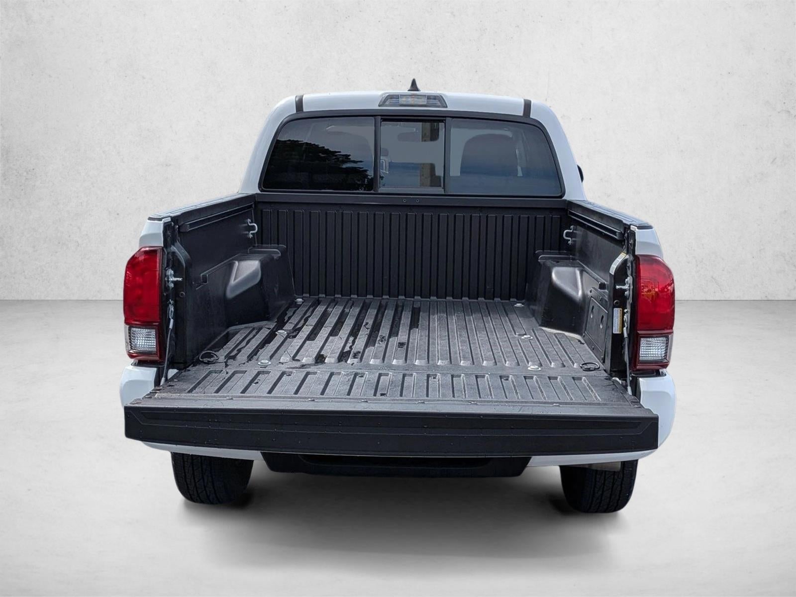 2022 Toyota Tacoma 2WD 2WD SR Double Cab 5' Bed I4 AT (GS)