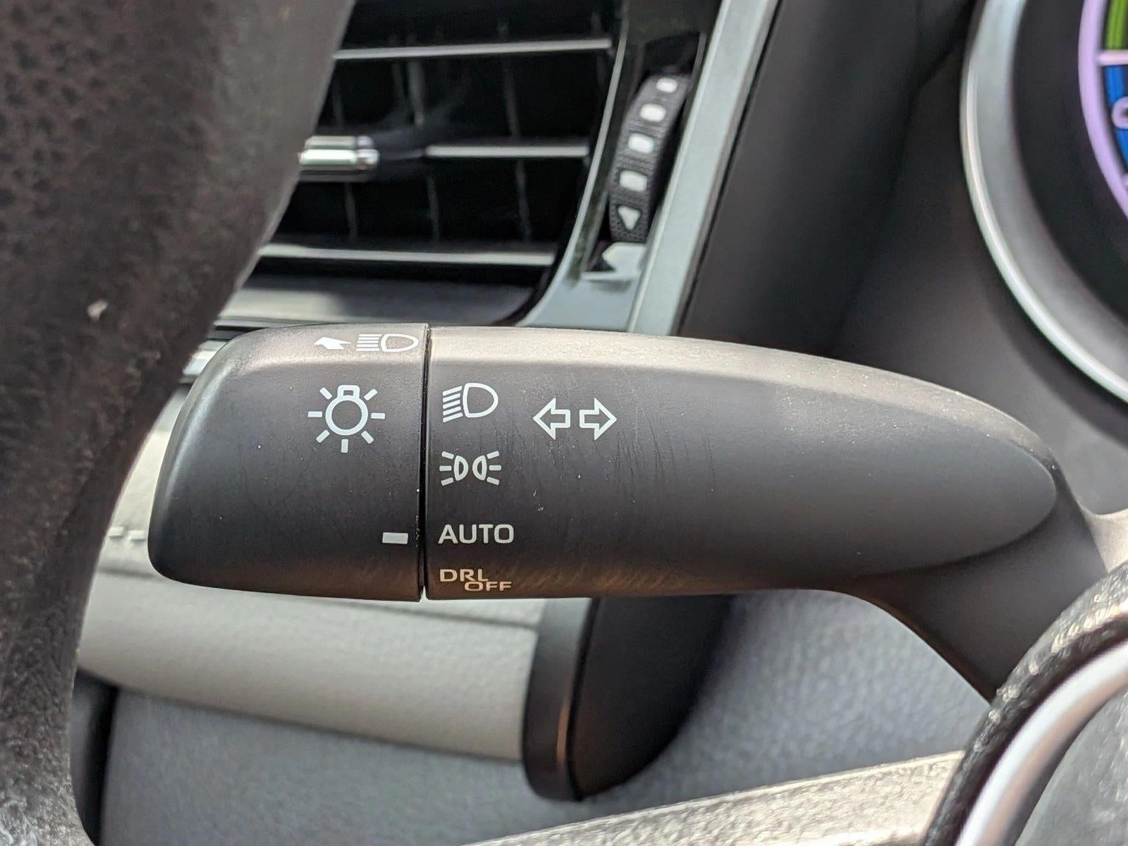 2022 Toyota Camry Hybrid LE CVT (Natl)